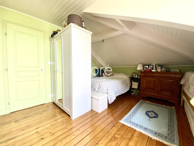 Maison - 200 m² - 8 pièces