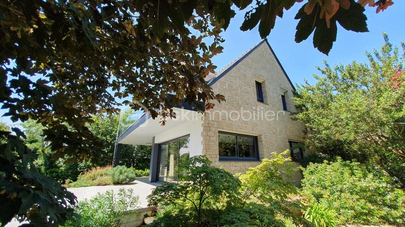 Maison - 210 m² - 10 pièces