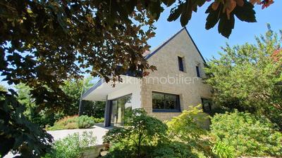 Maison - 210 m² - 10 pièces