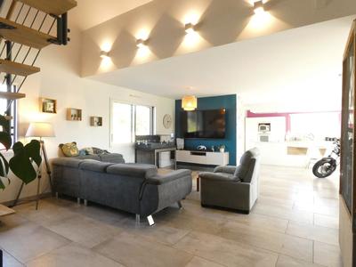 Maison - 174 m² - 7 pièces