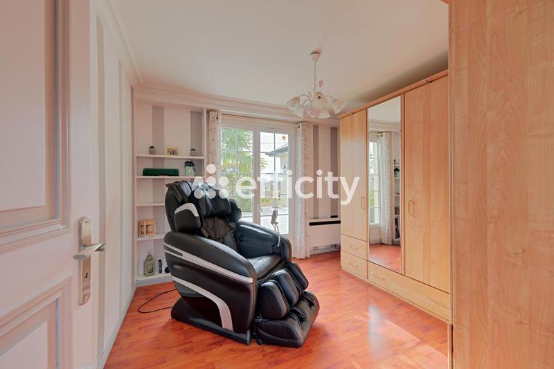 Pavillon - 222 m² - 8 pièces