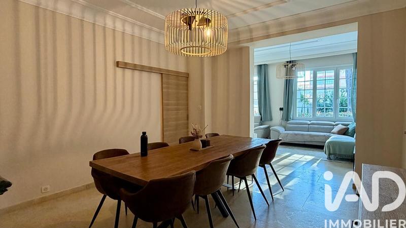 Maison - 225 m² - 10 pièces