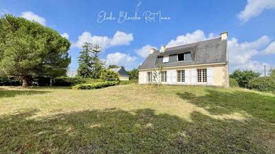 Maison traditionnelle - 174 m² - 8 pièces