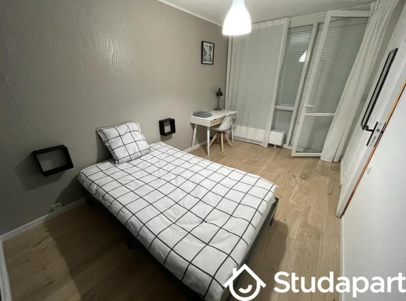 Chambre - 13 m² - 1 pièce