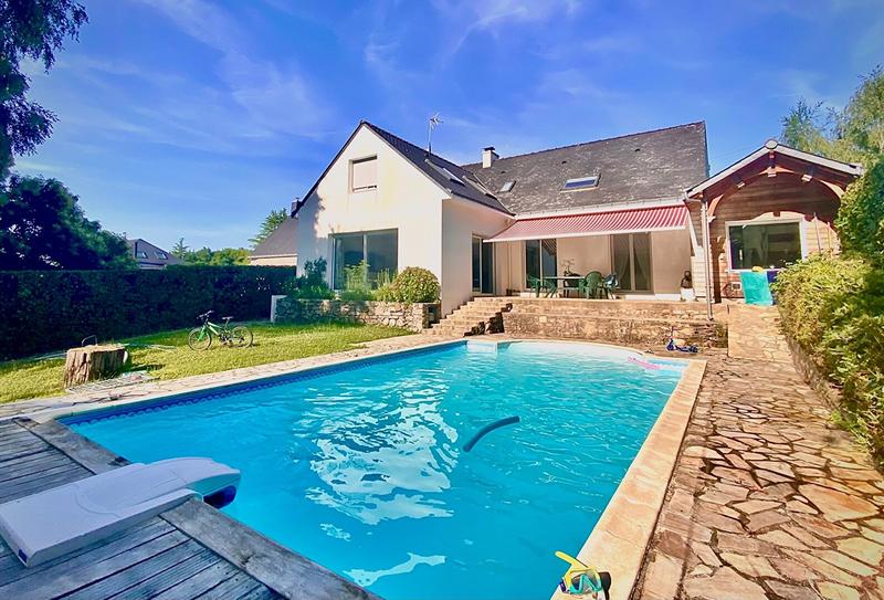 Maison - 230 m² - 8 pièces