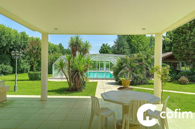 Maison - 400 m² - 8 pièces