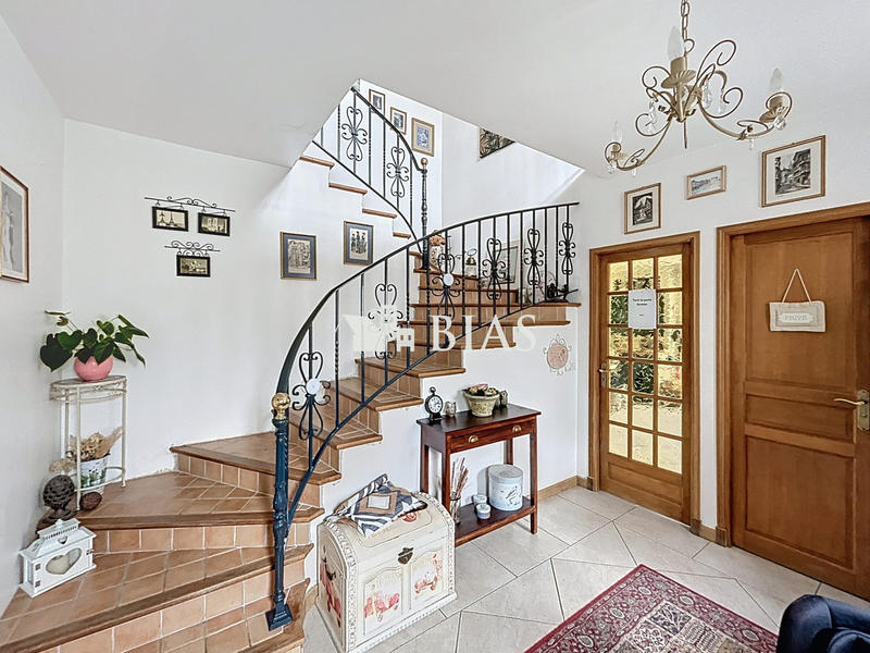 Maison - 300 m² - 7 pièces