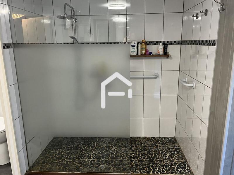 Maison - 2 150 m² - 7 pièces