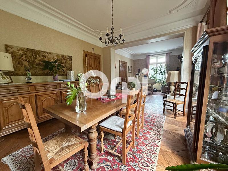 Maison - 281 m² - 8 pièces