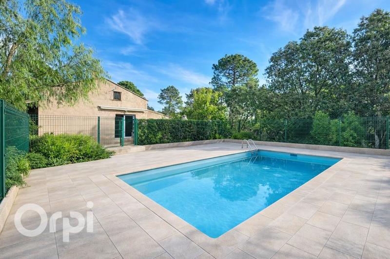 Maison - 208 m² - 6 pièces