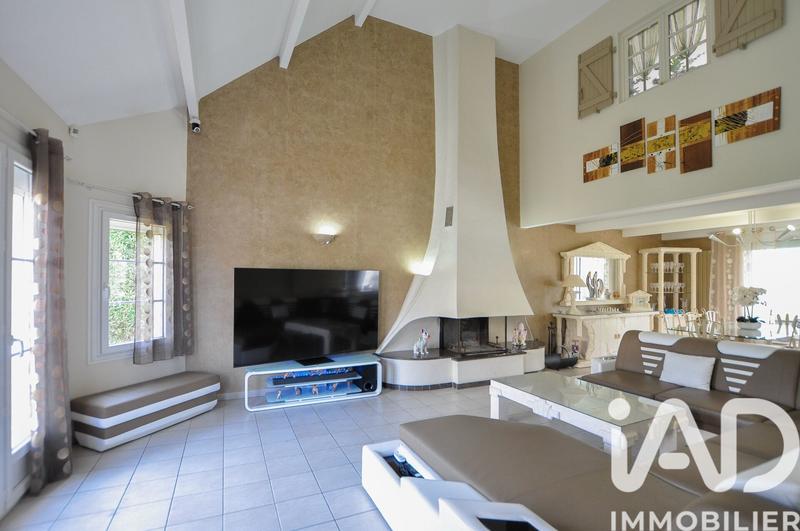 Maison - 219 m² - 8 pièces