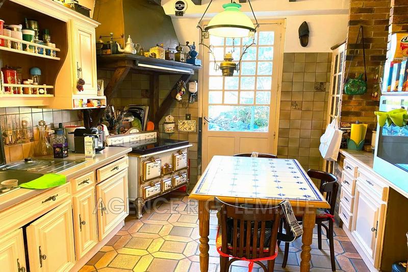 Maison - 250 m² - 12 pièces