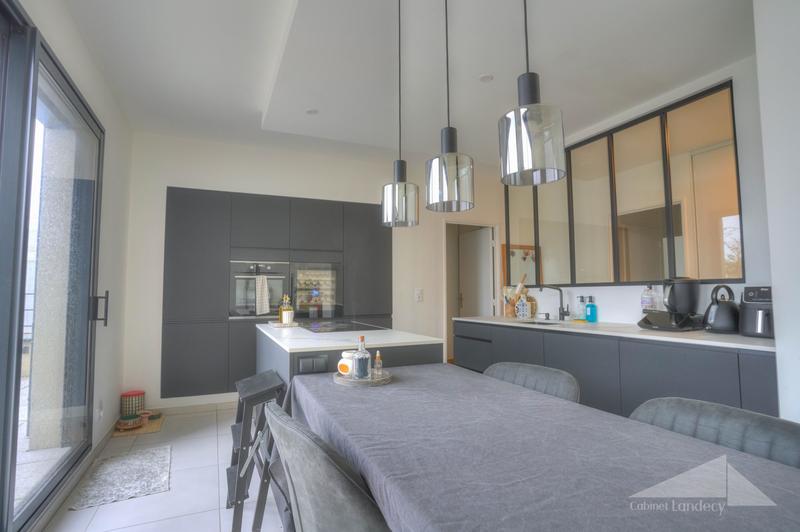 Appartement - 96 m² - 4 pièces