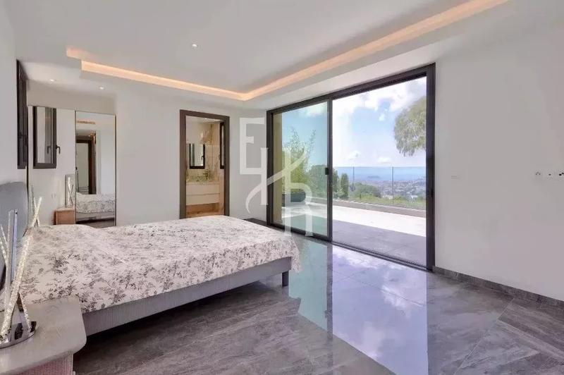 Maison - 389 m² - 8 pièces