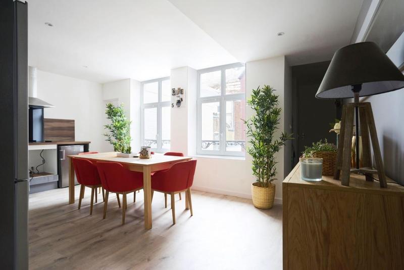 Appartement - 98 m² - 6 pièces