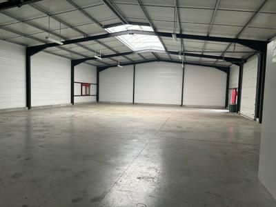 Entrepôt - 666 m²