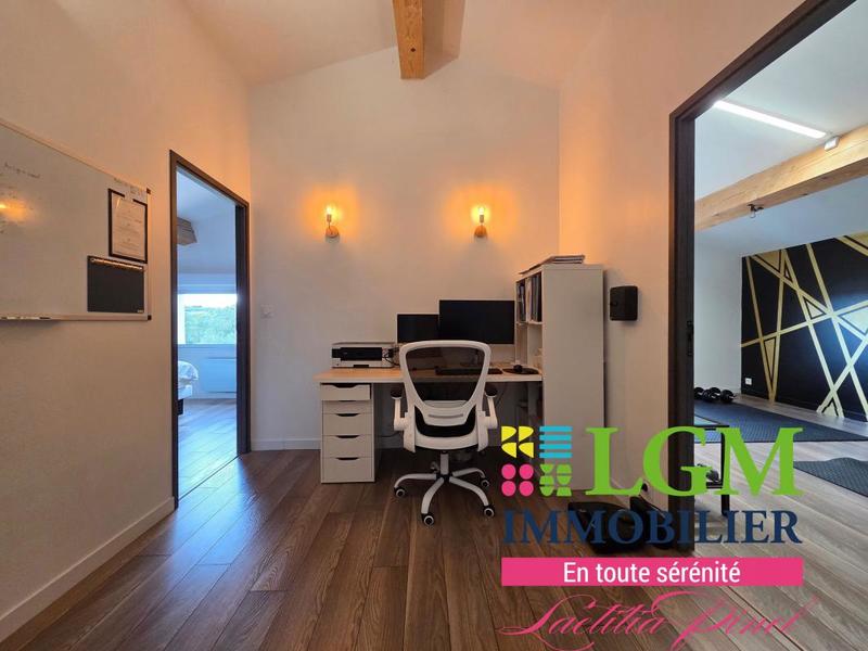 Maison - 210 m² - 5 pièces