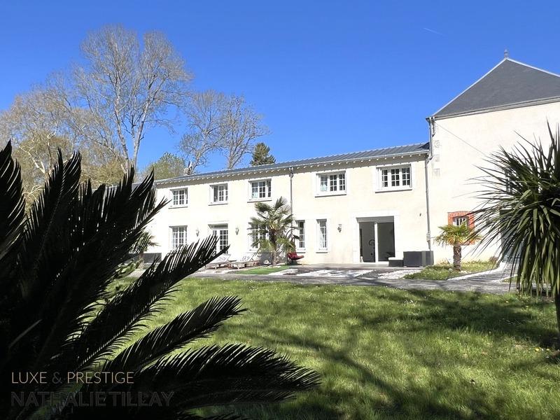 Propriété - 350 m² - 12 pièces