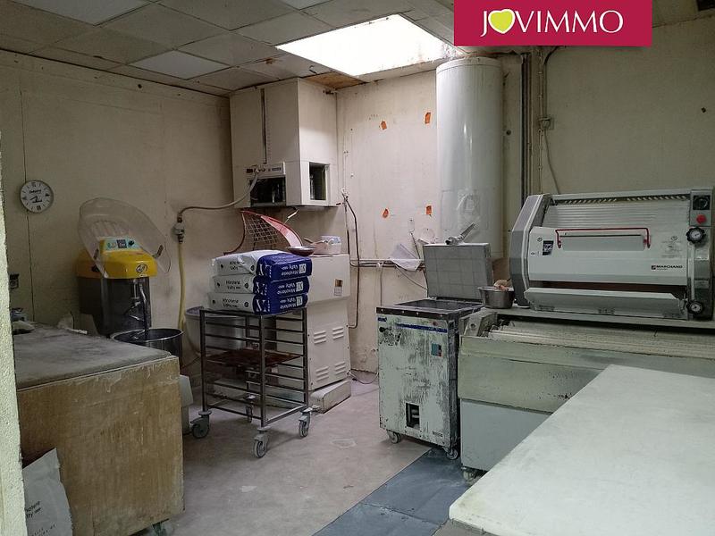 Magasins - 120 m² - 5 pièces