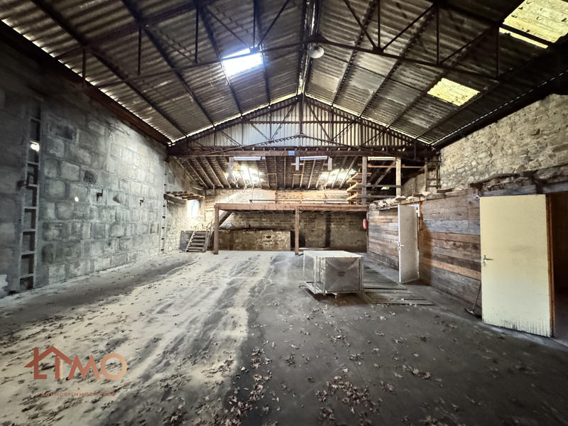 Parking / Garage - 208 m²