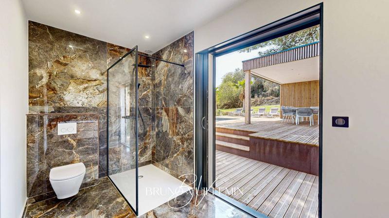 Villa - 384 m² - 7 pièces