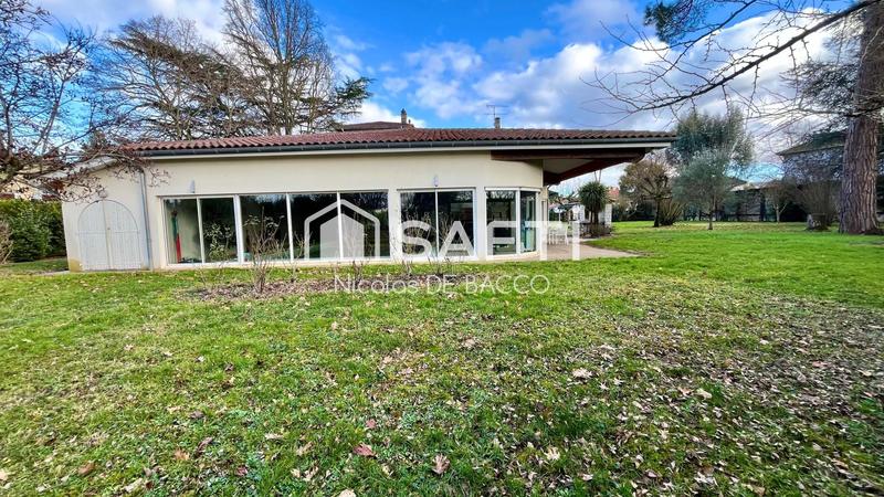 Maison - 253 m² - 10 pièces