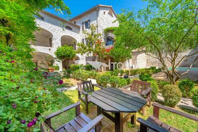 Maison - 425 m² - 10 pièces