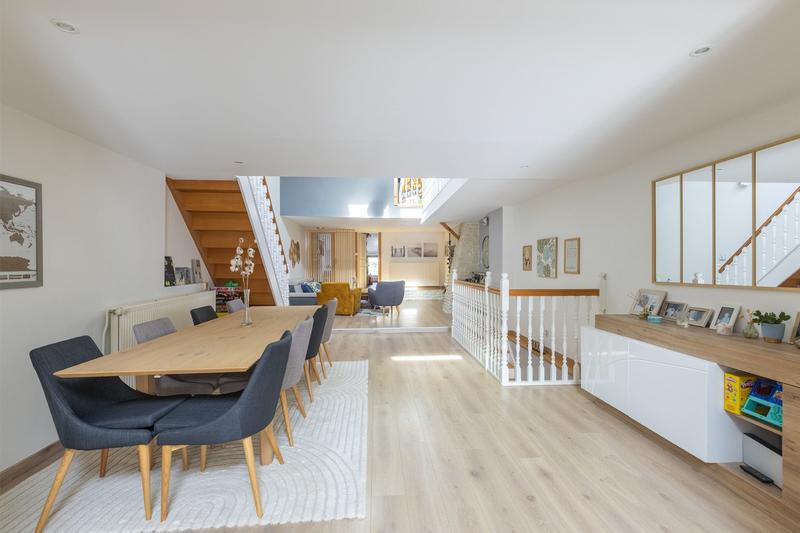 Maison - 170 m² - 5 pièces