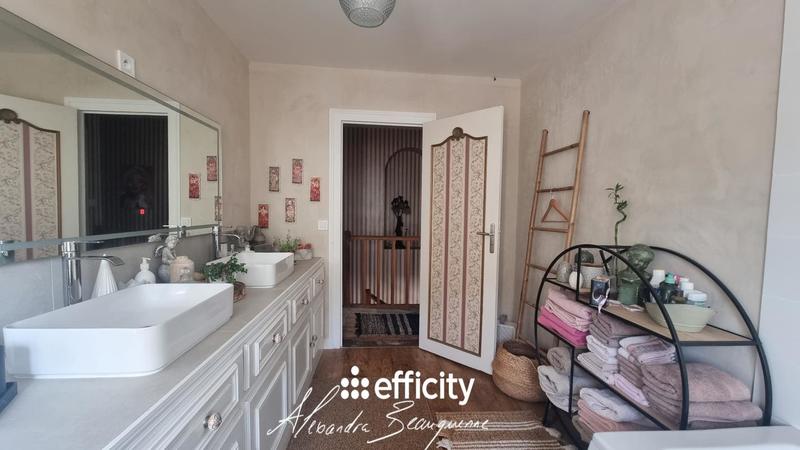 Maison - 207 m² - 5 pièces