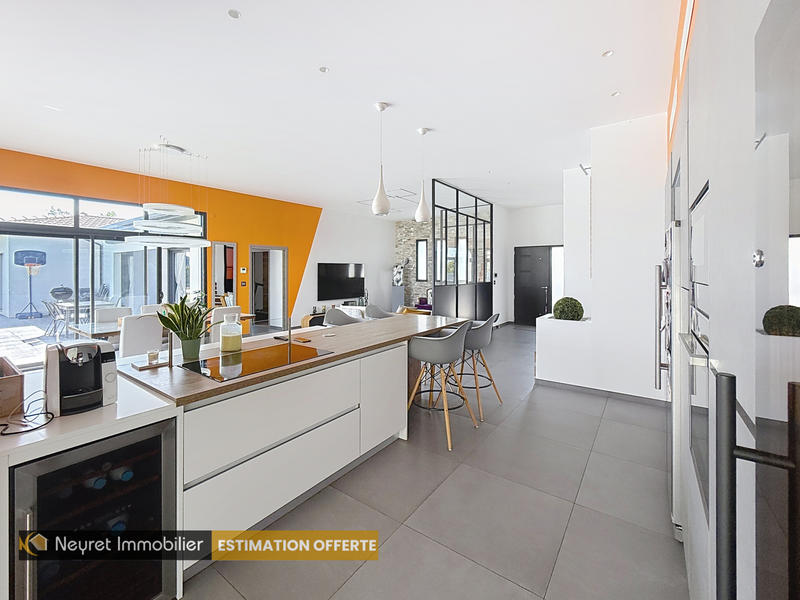 Villa - 226 m² - 8 pièces