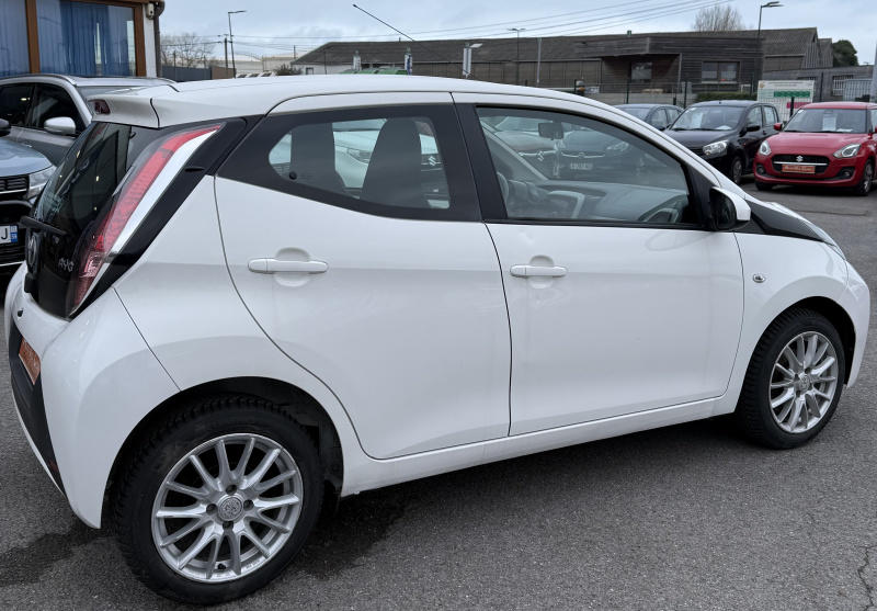 Toyota Aygo 1.O X 5 Portes Automatic