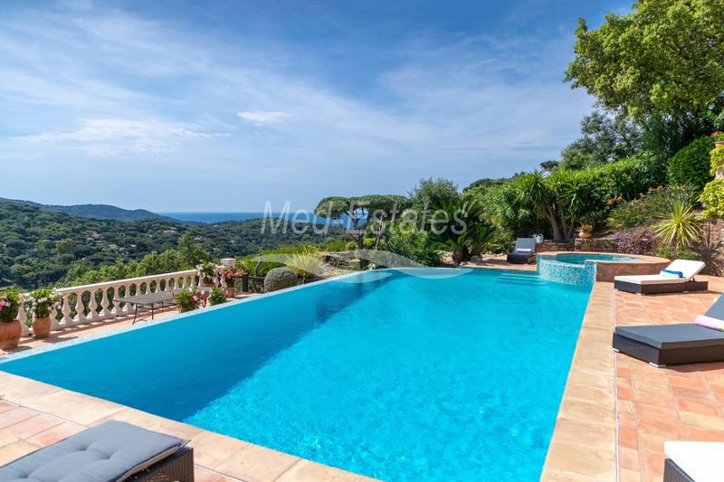 Propriété - 230 m² - 7 pièces