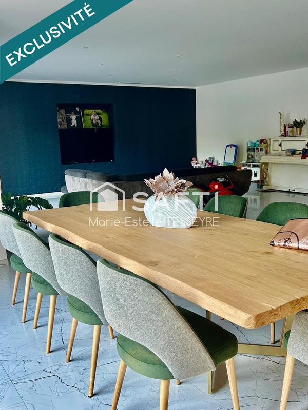 Maison - 230 m² - 6 pièces