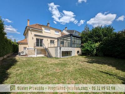 Maison - 235 m² - 9 pièces
