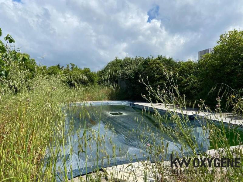 Maison - 240 m² - 8 pièces