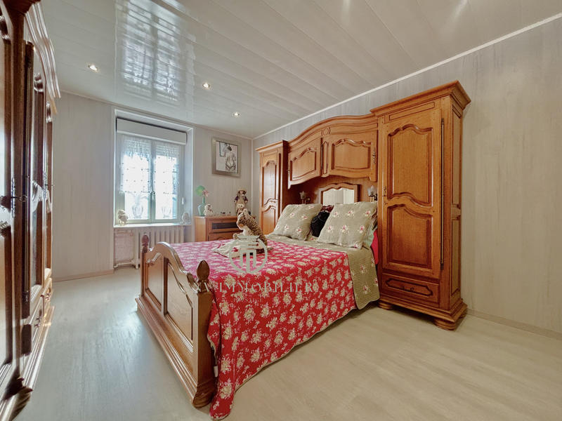 Maison - 206 m² - 9 pièces