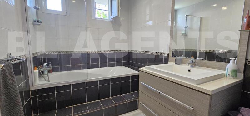 Maison traditionnelle - 130 m² - 5 pièces