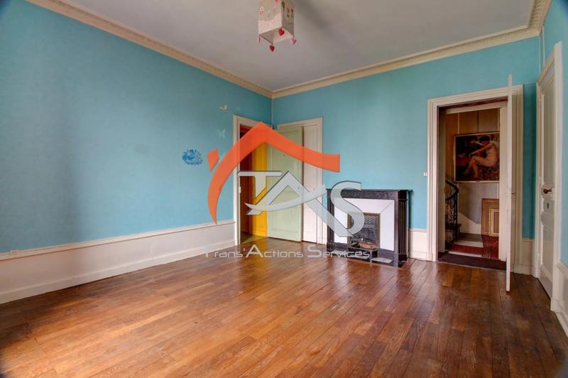 Maison - 374 m² - 10 pièces