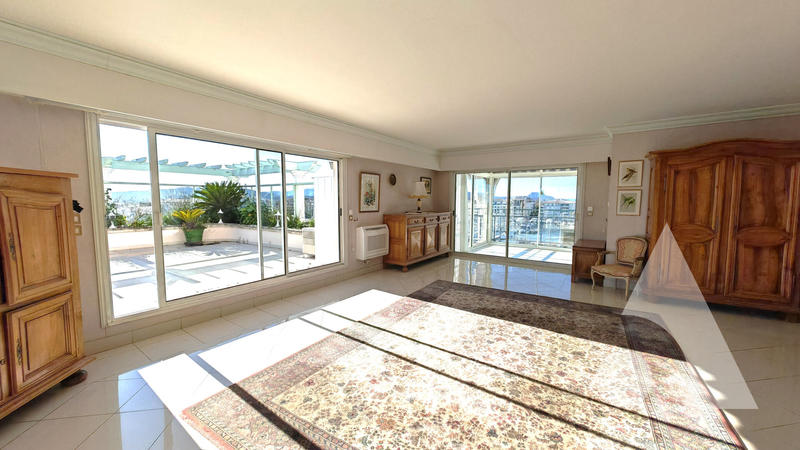 Appartement - 245 m² - 7 pièces