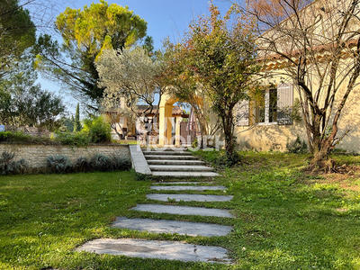 Villa - 235 m² - 6 pièces