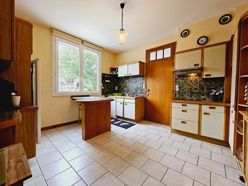 Maison - 229 m² - 9 pièces