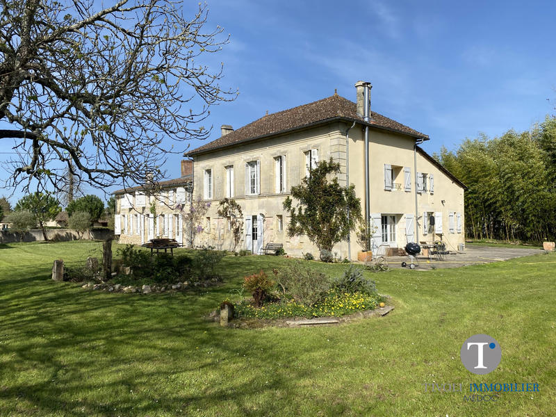 Maison - 530 m² - 10 pièces