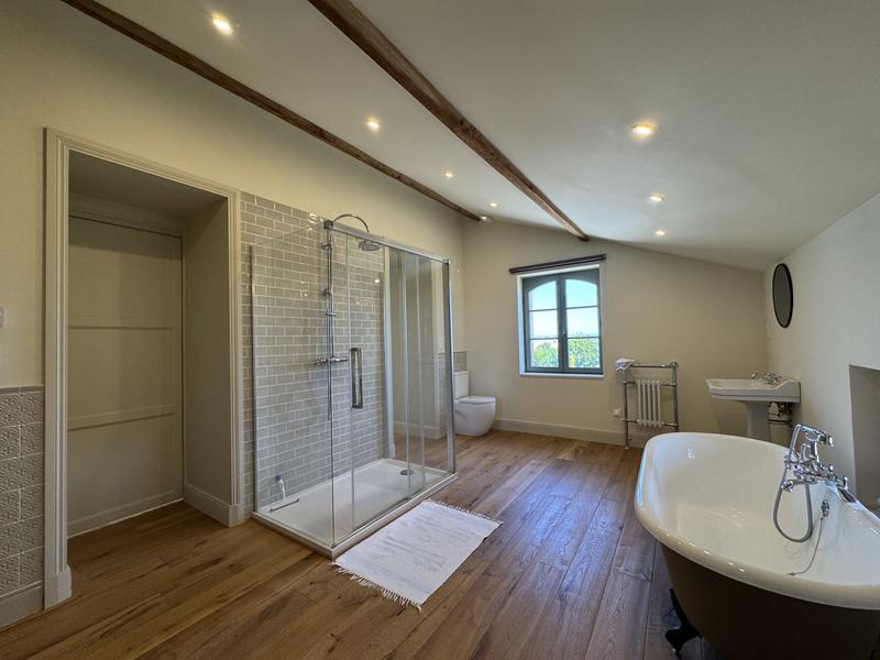 Maison - 445 m² - 10 pièces