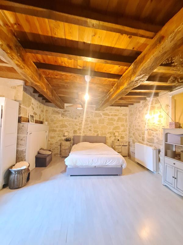 Maison - 222 m² - 7 pièces