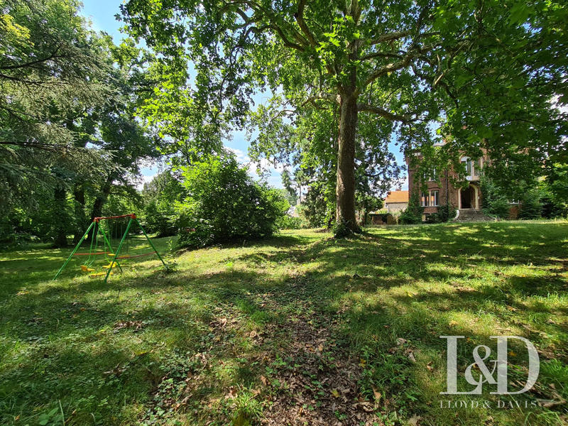 Maison - 230 m² - 13 pièces