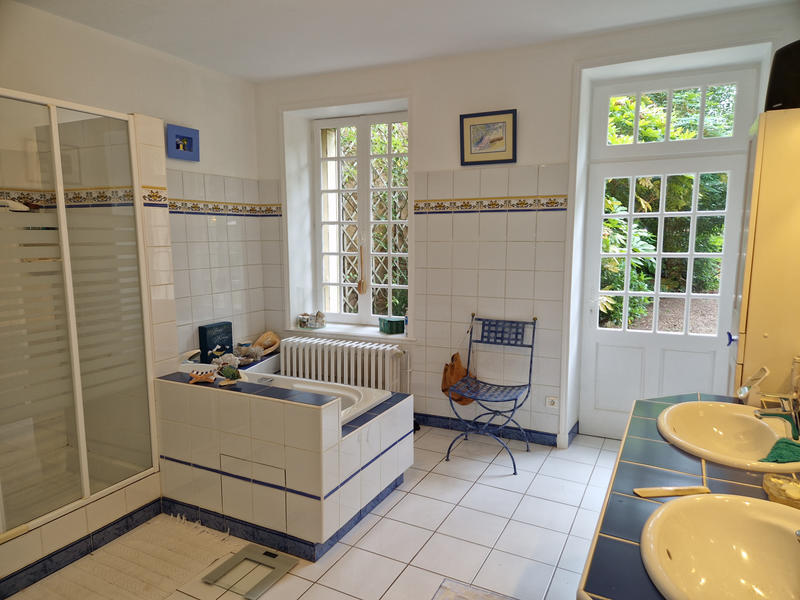 Maison - 340 m² - 12 pièces