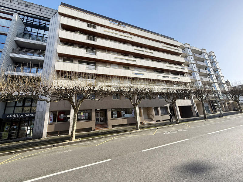 Bureau - 557 m² - 25 pièces