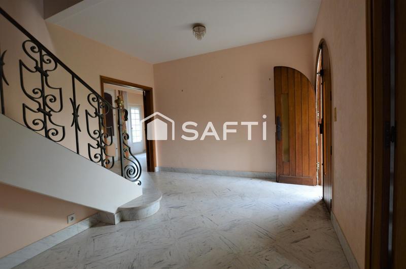 Maison - 231 m² - 8 pièces