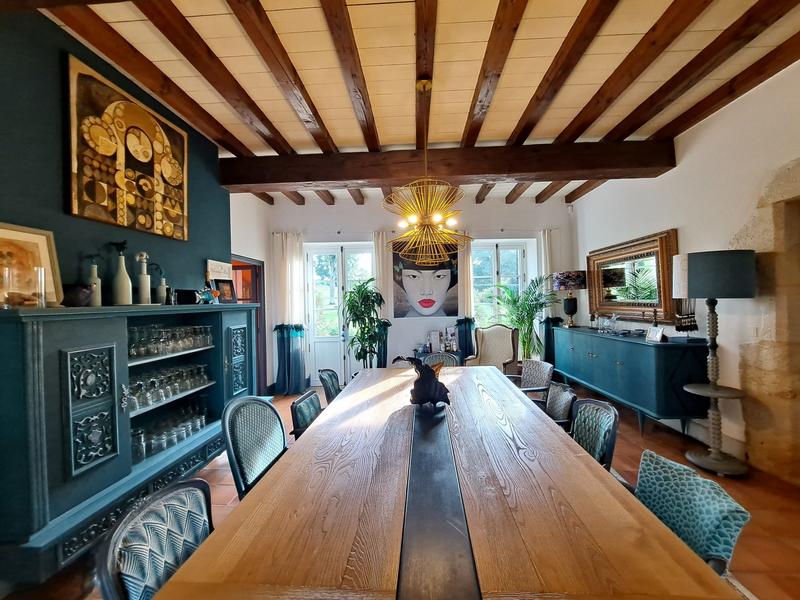 Maison - 557 m² - 16 pièces