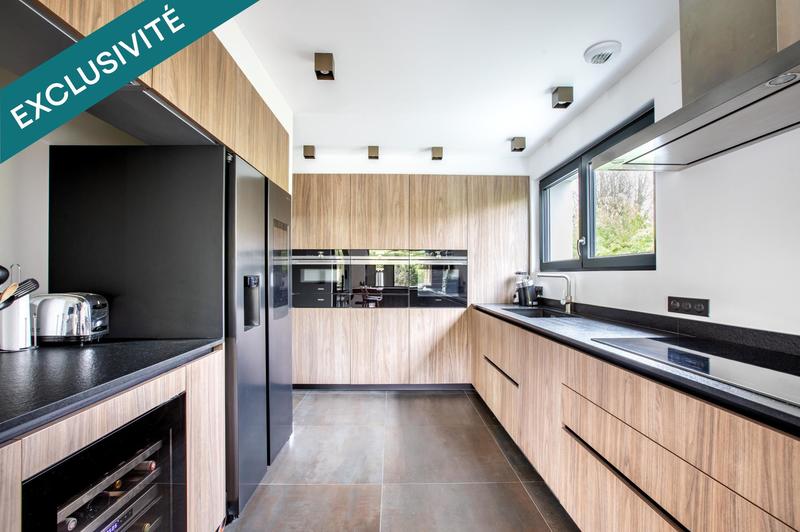 Maison - 240 m² - 10 pièces